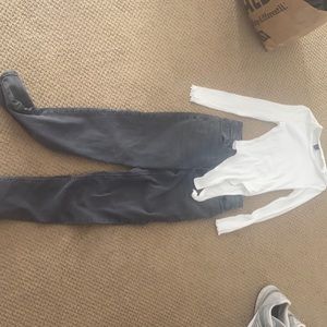 Jumpsuit and black jeans. Jumpsuit: shein.     Black mom  jeans: American Eagle